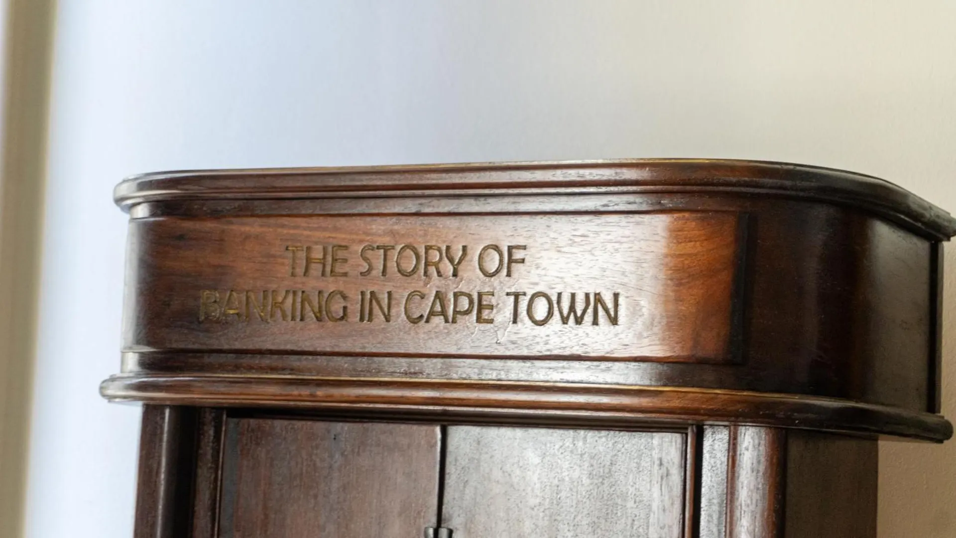 A Splendid Art Deco Piano Studio No Loadshedding Cape Town Apartment
